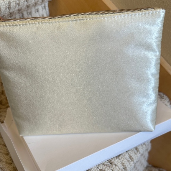 Chanel Beaute Coco Mademoiselle cosmetics pouch - Picture 5 of 6